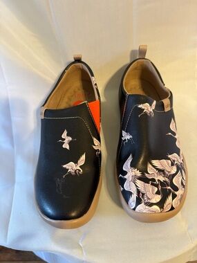 UIN Pink Crain Shoes